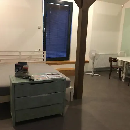 Apartman S Terasou V Patre 因德日赫城堡
